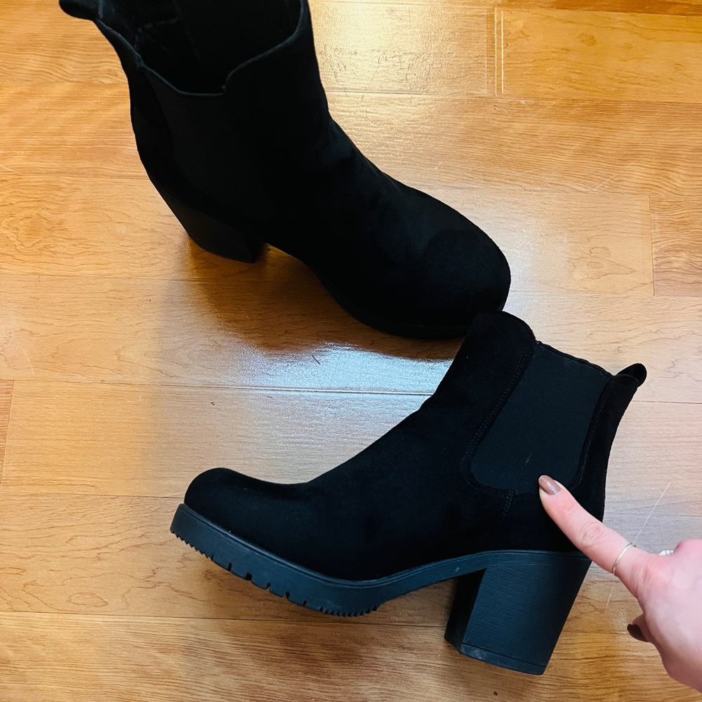 🚫SOLD🚫 Faux Suede Chelsea Ankle Boots - Picture 9 of 13